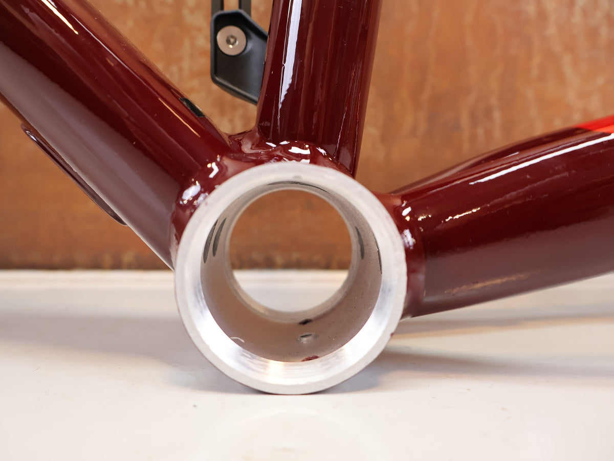 Gravel-/Cyclocrossrahmen von Trek, TREK CROCKETT DISC RAHMENSET COBRA BLOOD / 54CM vor USEDBIKES-OB.DE Hintergrund