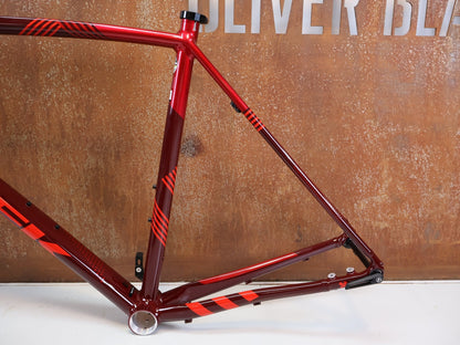 Gravel-/Cyclocrossrahmen von Trek, TREK CROCKETT DISC RAHMENSET COBRA BLOOD / 58CM vor USEDBIKES-OB.DE Hintergrund