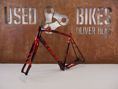 Gravel-/Cyclocrossrahmen von Trek, TREK CROCKETT DISC RAHMENSET COBRA BLOOD / 58CM vor USEDBIKES-OB.DE Hintergrund