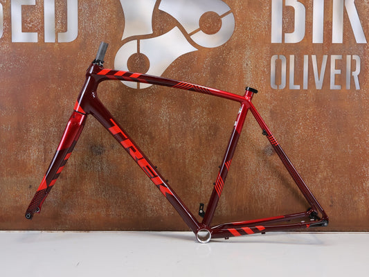 Gravel-/Cyclocrossrahmen von Trek, TREK CROCKETT DISC RAHMENSET COBRA BLOOD / 58CM vor USEDBIKES-OB.DE Hintergrund