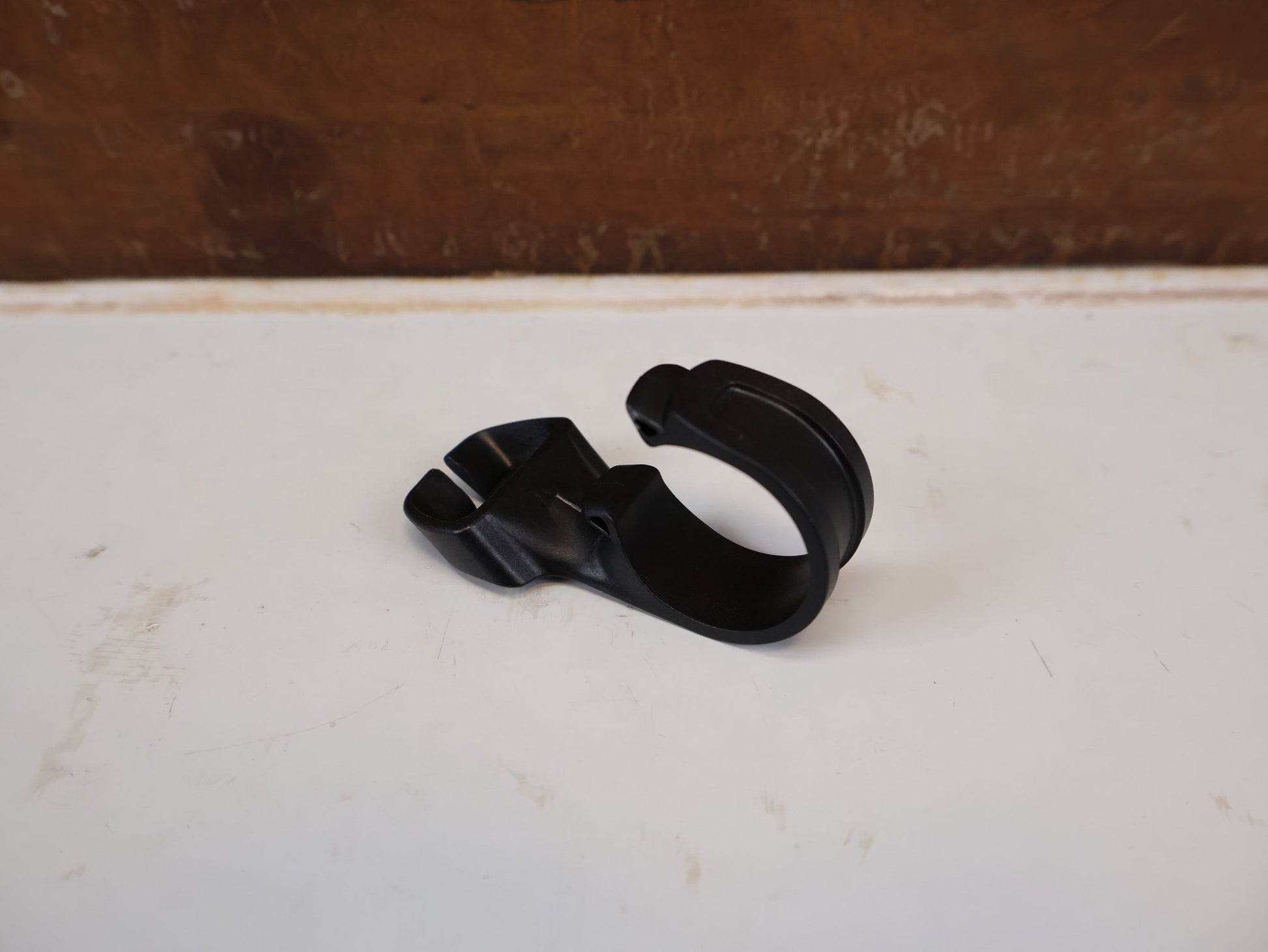 Vorbau von Trek, TREK DOMANE BLENDR CABLE WRANGLER MOUNT SCHWARZ / W582439 vor USEDBIKES-OB.DE Hintergrund