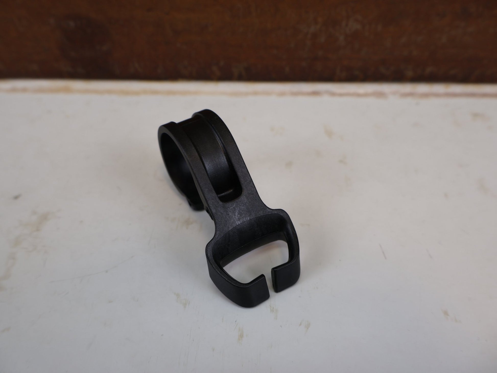 Vorbau von Trek, TREK DOMANE BLENDR CABLE WRANGLER MOUNT SCHWARZ / W582439 vor USEDBIKES-OB.DE Hintergrund