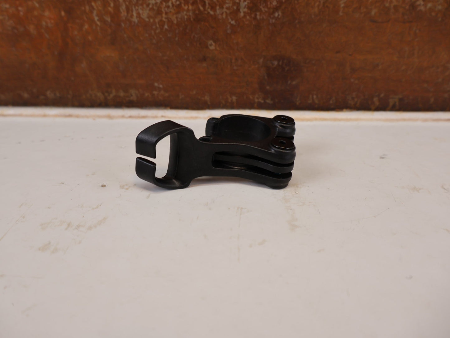 Vorbau von Trek, TREK DOMANE BLENDR DUO MOUNT CABLE WRANGLER COCKPIT-ORGANISATOR / 600793 vor USEDBIKES-OB.DE Hintergrund