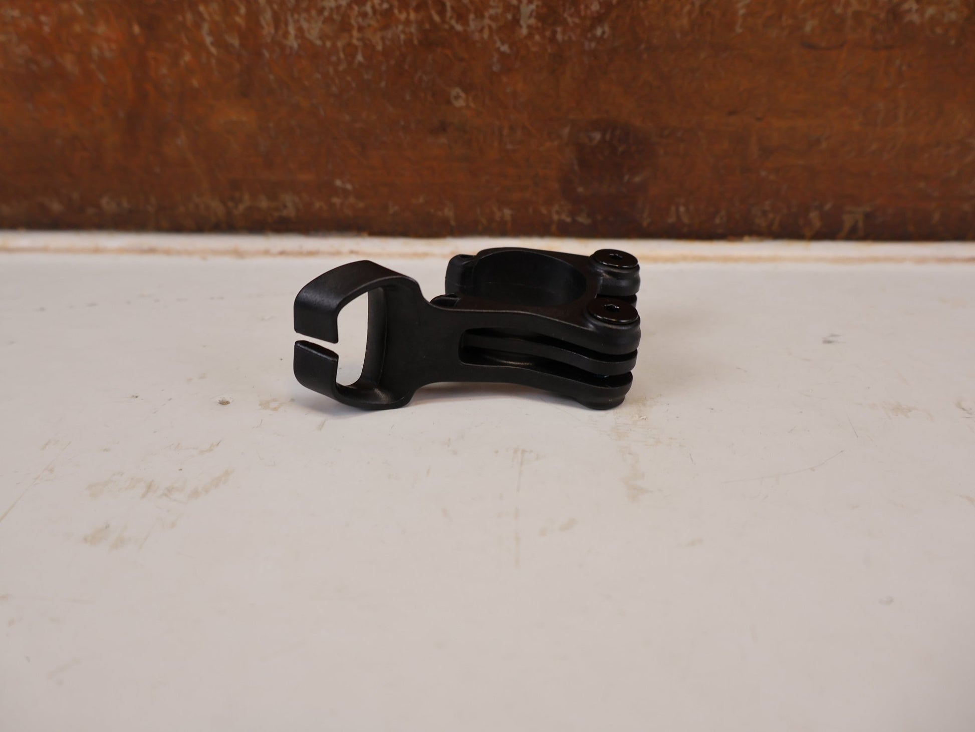 Vorbau von Trek, TREK DOMANE BLENDR DUO MOUNT CABLE WRANGLER COCKPIT-ORGANISATOR / 600793 vor USEDBIKES-OB.DE Hintergrund