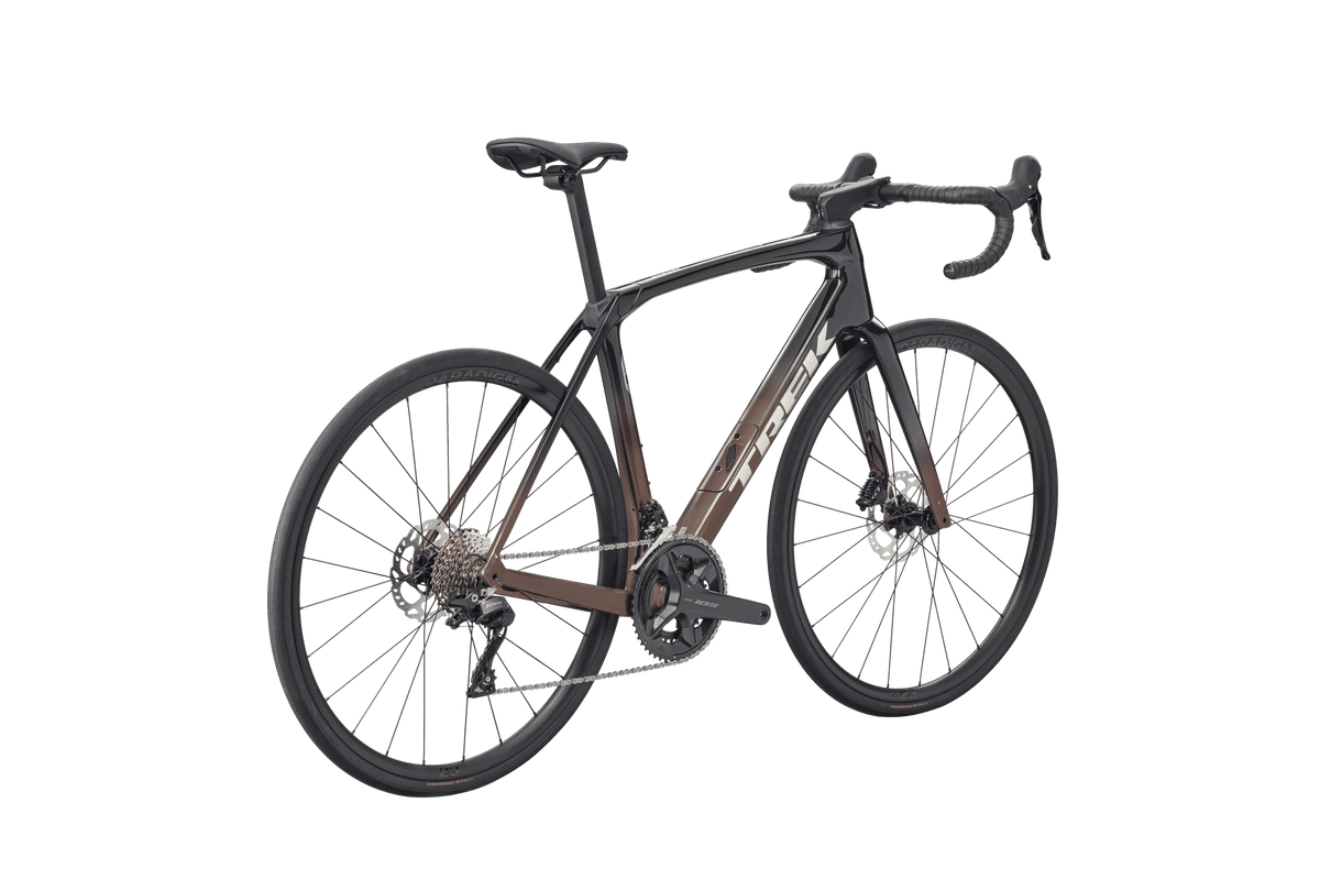 Rennrad von Trek, TREK DOMANE SL 5 GEN 4 CARBON RENNRAD SHIMANO 105 / 60CM vor USEDBIKES-OB.DE Hintergrund