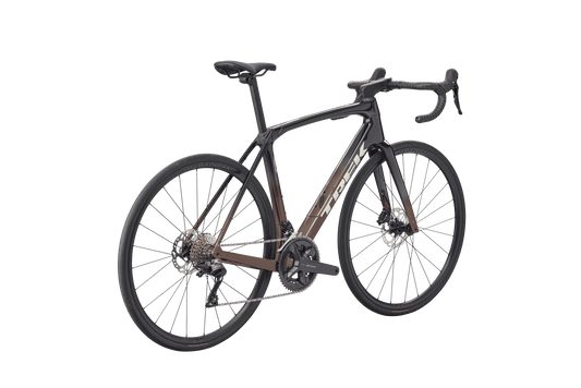 Rennrad von Trek, TREK DOMANE SL 5 GEN 4 CARBON RENNRAD SHIMANO 105 / 60CM vor USEDBIKES-OB.DE Hintergrund