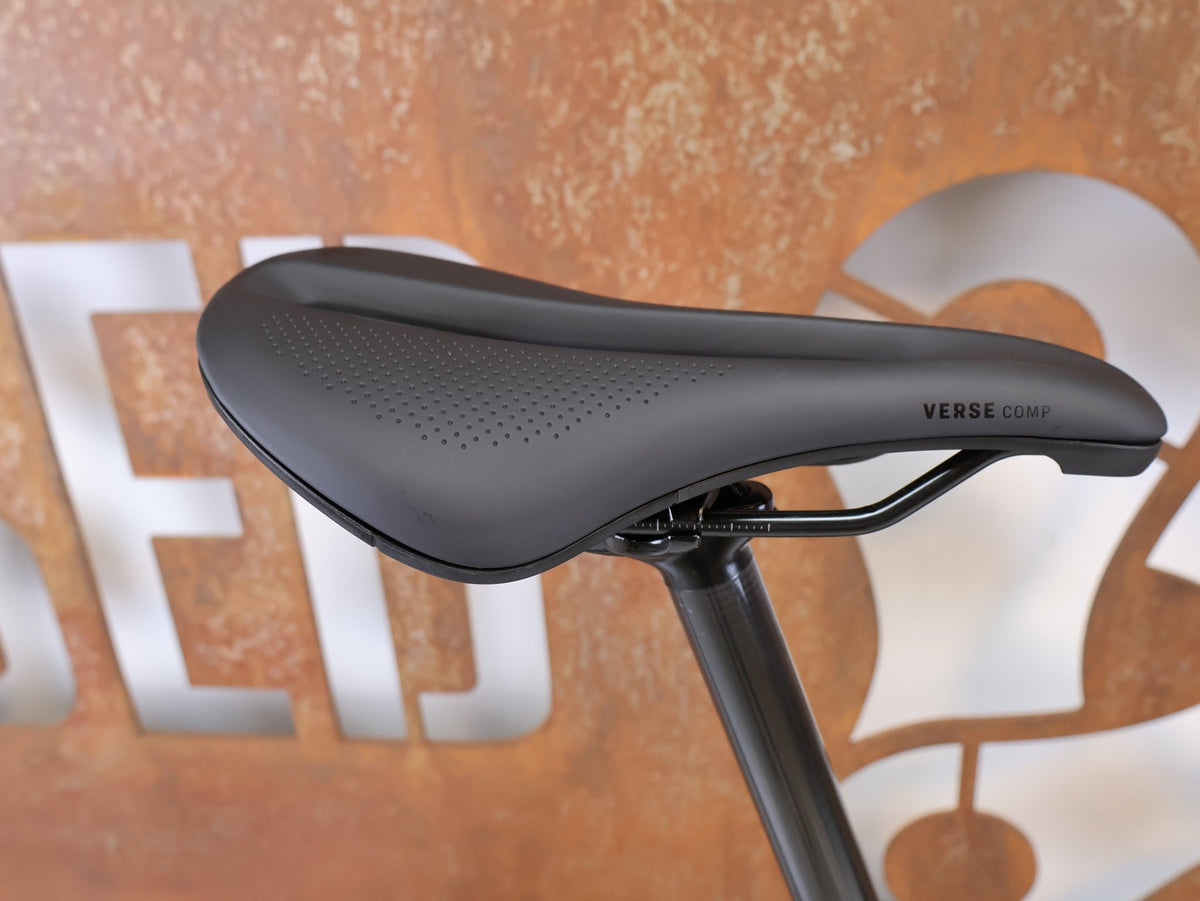 Rennrad von Trek, TREK DOMANE SL 5 GEN 5 MATTE DEEP SMOKE / L vor USEDBIKES-OB.DE Hintergrund