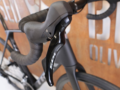 Rennrad von Trek, TREK DOMANE SL 5 GEN 5 MATTE DEEP SMOKE / L vor USEDBIKES-OB.DE Hintergrund