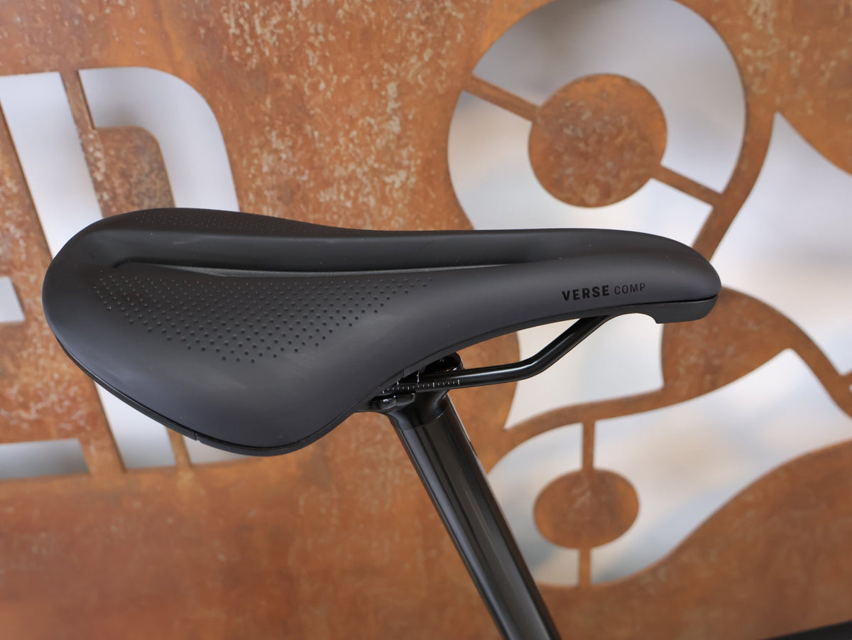 Rennrad von Trek, TREK DOMANE SL 5 GEN 5 MATTE DEEP SMOKE / M vor USEDBIKES-OB.DE Hintergrund