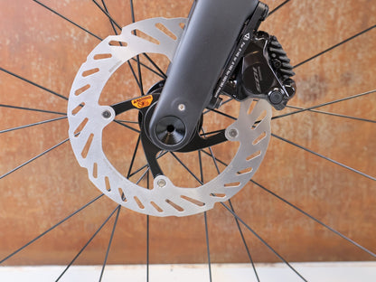 Rennrad von Trek, TREK DOMANE SL 5 GEN 5 MATTE DEEP SMOKE / M/L vor USEDBIKES-OB.DE Hintergrund