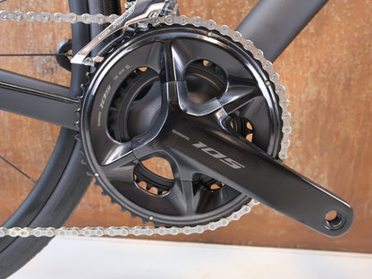 Rennrad von Trek, TREK DOMANE SL 5 GEN 5 MATTE DEEP SMOKE / S vor USEDBIKES-OB.DE Hintergrund