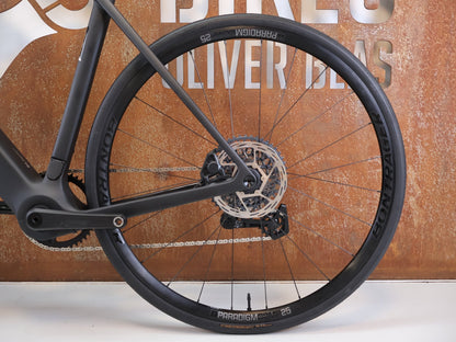 E-Rennrad/-Gravel von Trek, TREK DOMANE+ SL 6 AXS GEN 5 MATTE DEEP SMOKE / M/L / E-GRAVEL /-ROAD vor USEDBIKES-OB.DE Hintergrund