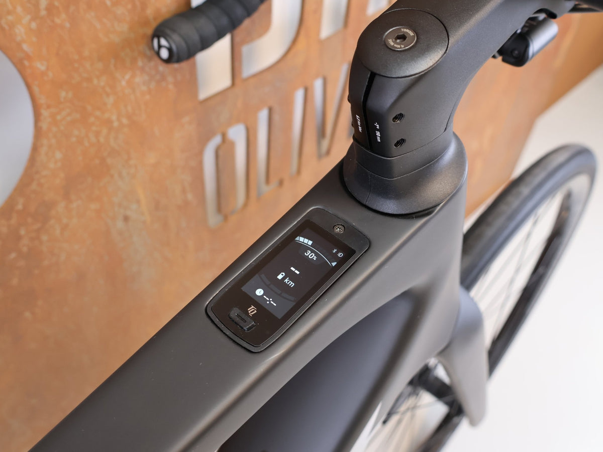 E-Rennrad/-Gravel von Trek, TREK DOMANE+ SL 6 AXS GEN 5 MATTE DEEP SMOKE / M/L / E-GRAVEL /-ROAD vor USEDBIKES-OB.DE Hintergrund