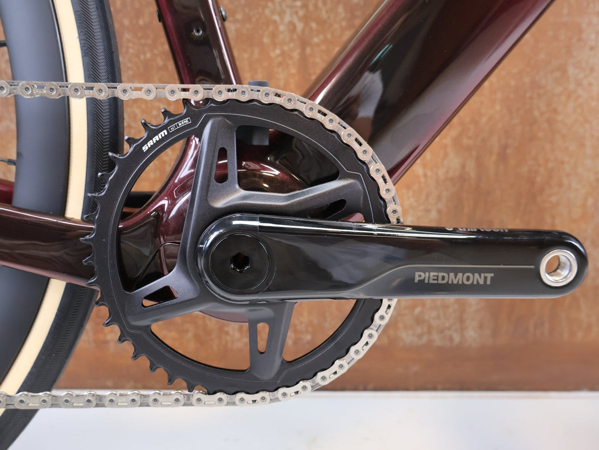 E-Rennrad/-Gravel von Trek, TREK DOMANE+ SL 7 AXS GEN 5 SERPENTINE / L / E-GRAVEL /-ROAD vor USEDBIKES-OB.DE Hintergrund