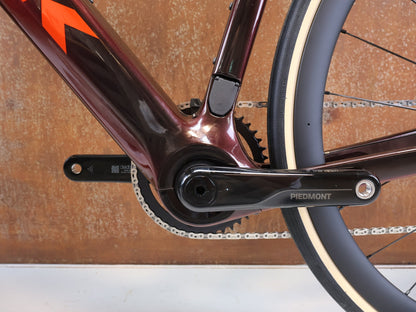 E-Rennrad/-Gravel von Trek, TREK DOMANE+ SL 7 AXS GEN 5 SERPENTINE / L / E-GRAVEL /-ROAD vor USEDBIKES-OB.DE Hintergrund