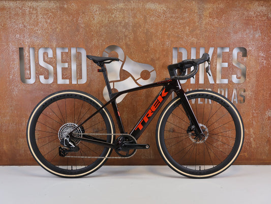 E-Rennrad/-Gravel von Trek, TREK DOMANE+ SL 7 AXS GEN 5 SERPENTINE / XS / E-GRAVEL /-ROAD vor USEDBIKES-OB.DE Hintergrund