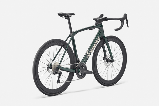 Rennrad von Trek, TREK DOMANE SL 7 GEN 4 CARBON RENNRAD ULTEGRA DI2 / 54CM vor USEDBIKES-OB.DE Hintergrund