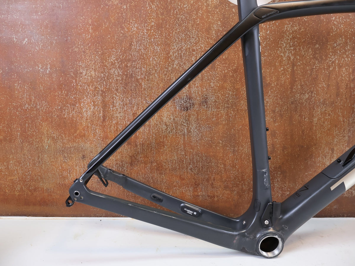 Rennradrahmen von Trek, Trek Domane SL 7 Rahmenset RH 56cm Carbon IsoSpeed / 2020 vor USEDBIKES-OB.DE Hintergrund