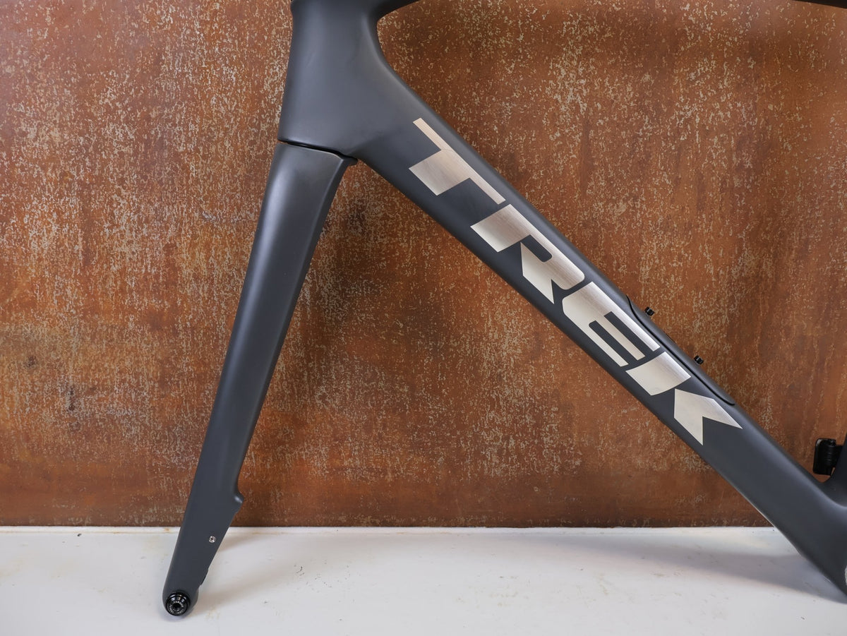 Rennradrahmen von Trek, Trek Domane SL 7 Rahmenset RH 56cm Carbon IsoSpeed / 2020 vor USEDBIKES-OB.DE Hintergrund