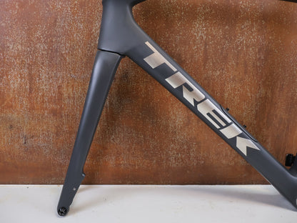 Rennradrahmen von Trek, Trek Domane SL 7 Rahmenset RH 56cm Carbon IsoSpeed / 2020 vor USEDBIKES-OB.DE Hintergrund