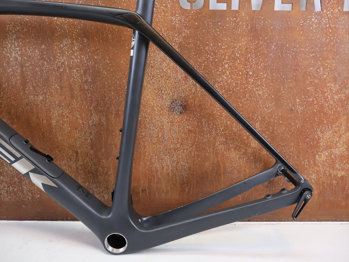 Rennradrahmen von Trek, Trek Domane SL 7 Rahmenset RH 56cm Carbon IsoSpeed / 2020 vor USEDBIKES-OB.DE Hintergrund