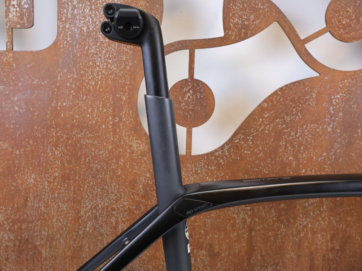 Rennradrahmen von Trek, Trek Domane SL 7 Rahmenset RH 56cm Carbon IsoSpeed / 2020 vor USEDBIKES-OB.DE Hintergrund