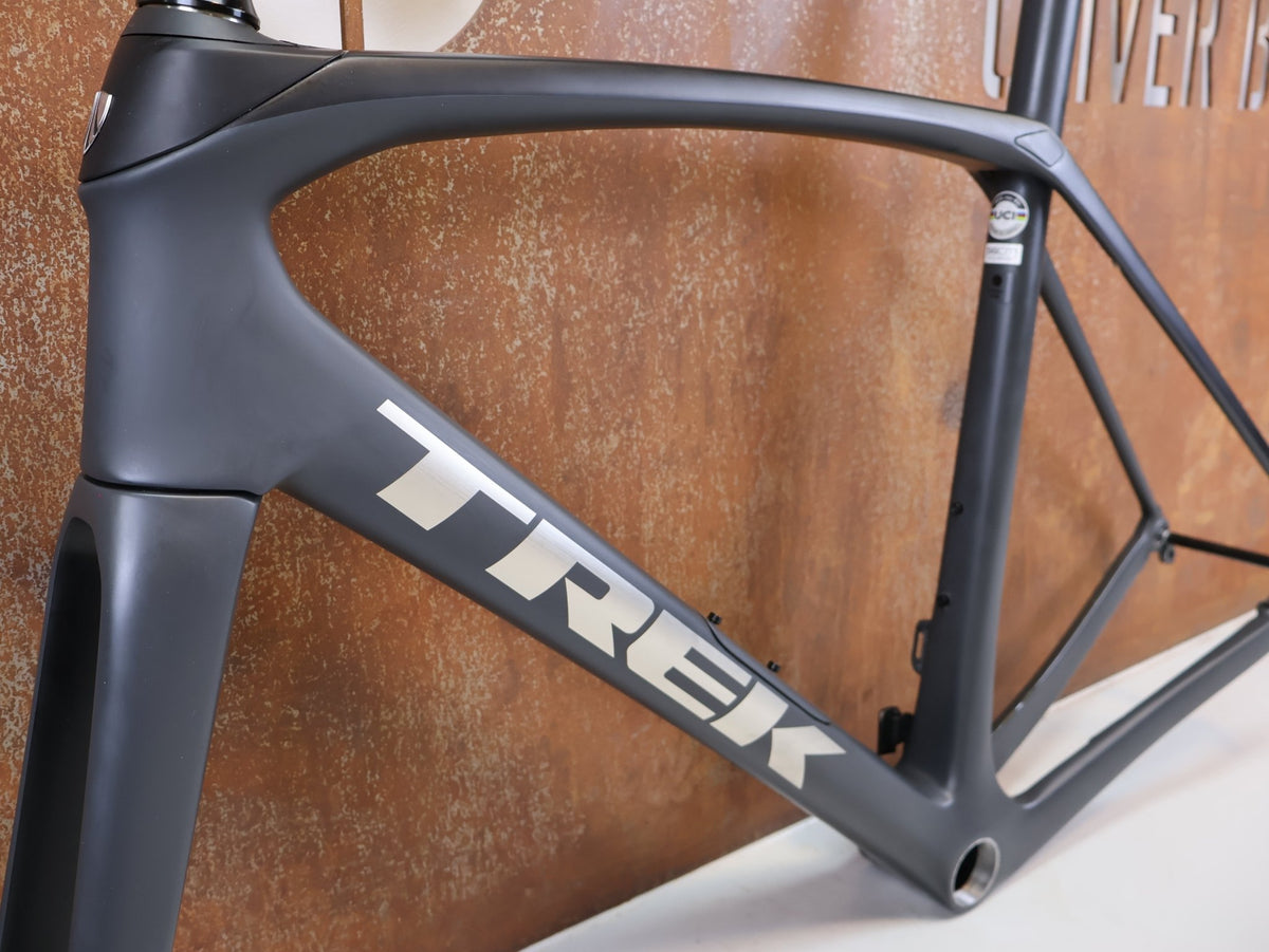 Rennradrahmen von Trek, Trek Domane SL 7 Rahmenset RH 56cm Carbon IsoSpeed / 2020 vor USEDBIKES-OB.DE Hintergrund