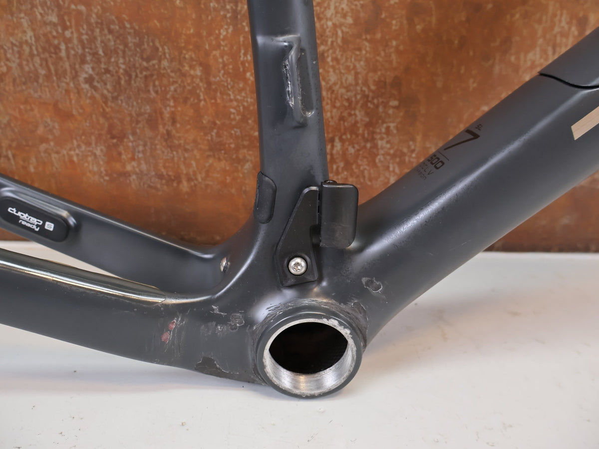 Rennradrahmen von Trek, Trek Domane SL 7 Rahmenset RH 56cm Carbon IsoSpeed / 2020 vor USEDBIKES-OB.DE Hintergrund