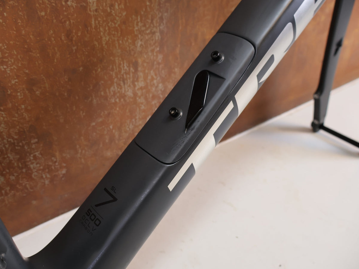 Rennradrahmen von Trek, Trek Domane SL 7 Rahmenset RH 56cm Carbon IsoSpeed / 2020 vor USEDBIKES-OB.DE Hintergrund
