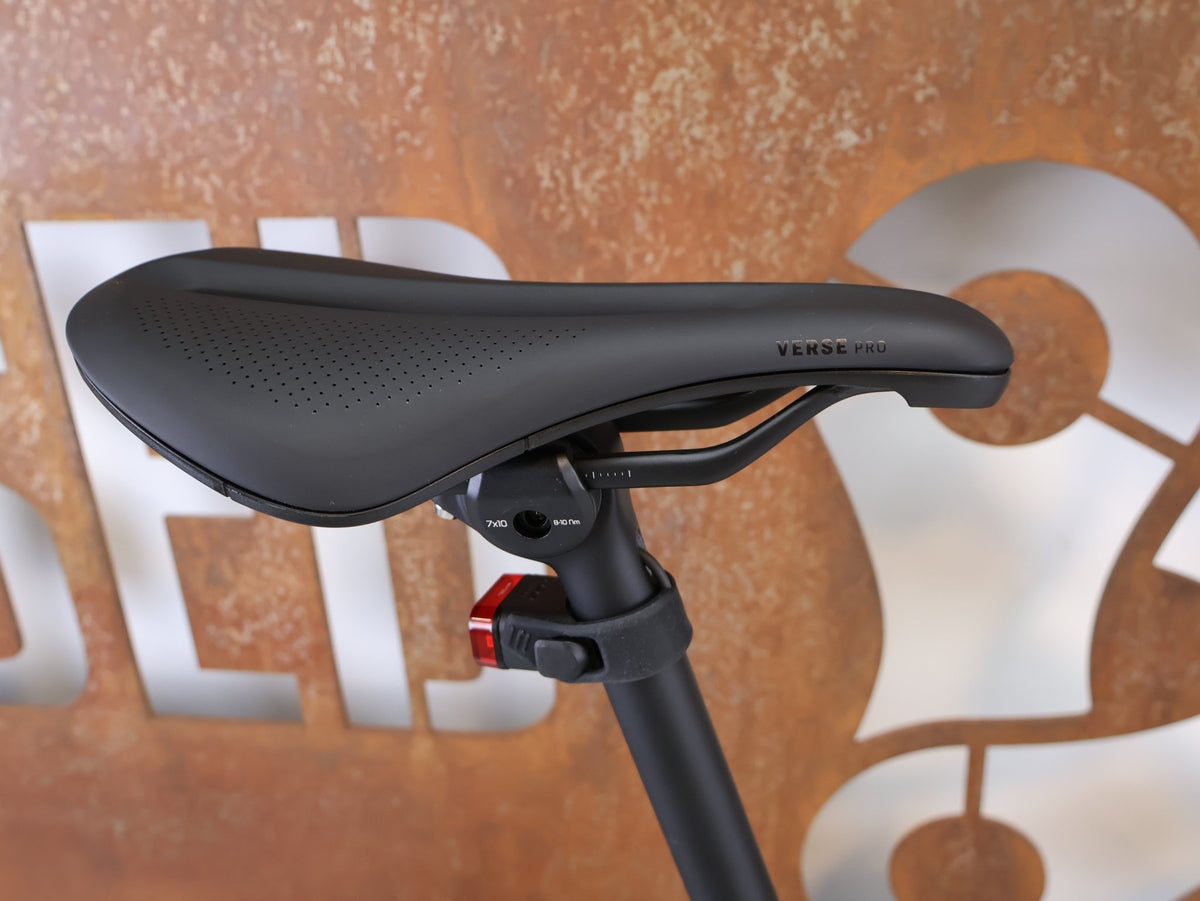 E-Rennrad/-Gravel von Trek, TREK DOMANE+ SL 9 AXS GEN 5 MOTHER OF PEARL / L / E-GRAVEL /-ROAD vor USEDBIKES-OB.DE Hintergrund