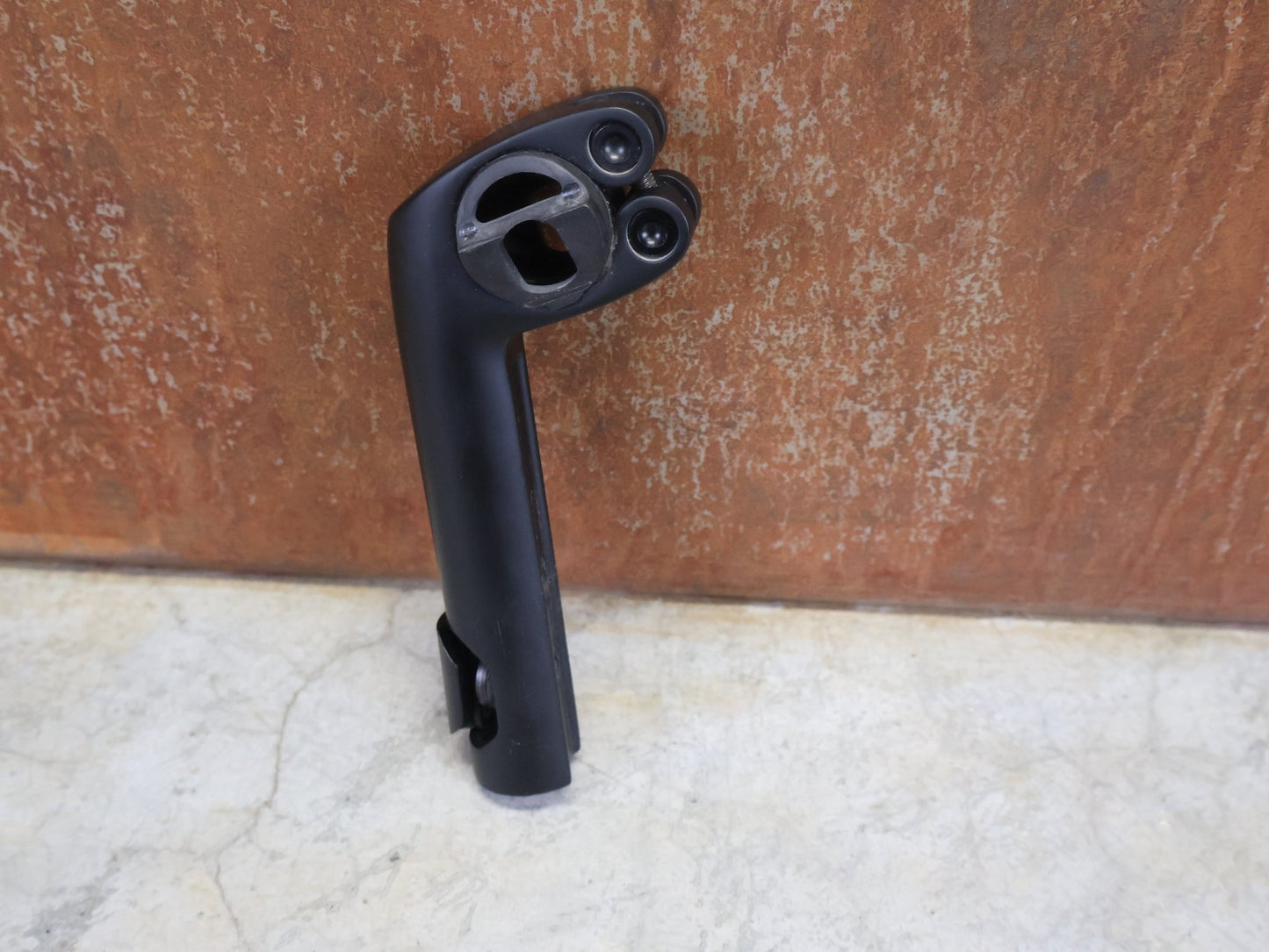 Sattelstütze von Trek, TREK DOMANE SL SATTELSTÜTZE 155MM / W588222 / SB 20MM vor USEDBIKES - OB.DE Hintergrund