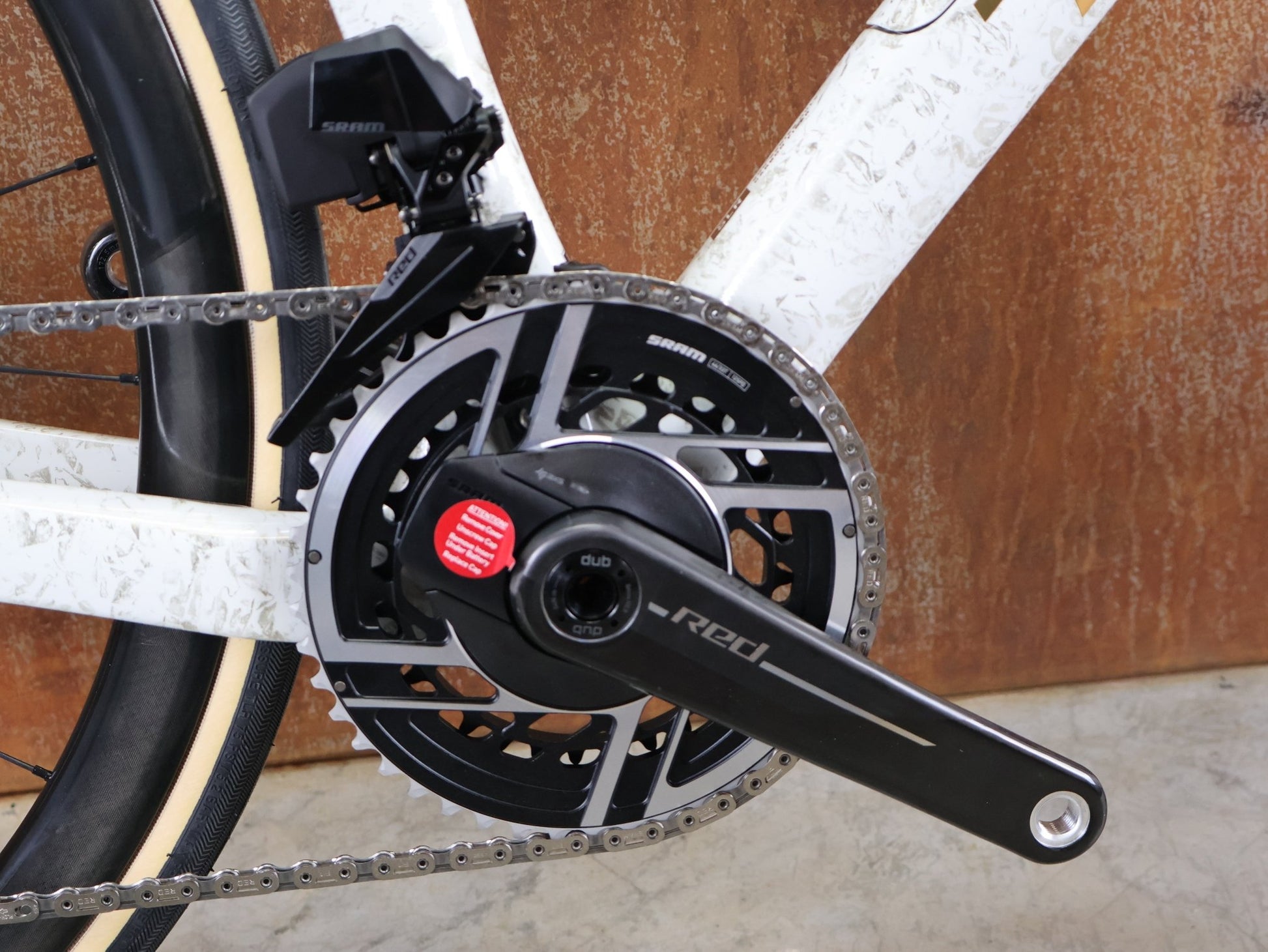 Rennrad von Trek, TREK DOMANE SLR 9 AXS GEN 4 – PROJECT ONE / SRAM RED AXS E1 – AEOLUS RSL 37 – 58 CM vor USEDBIKES - OB.DE Hintergrund