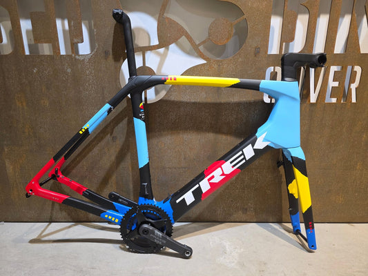 Rennradrahmen von Trek, TREK DOMANE + SLR 9 RAHMENSET / 62CM vor USEDBIKES - OB.DE Hintergrund