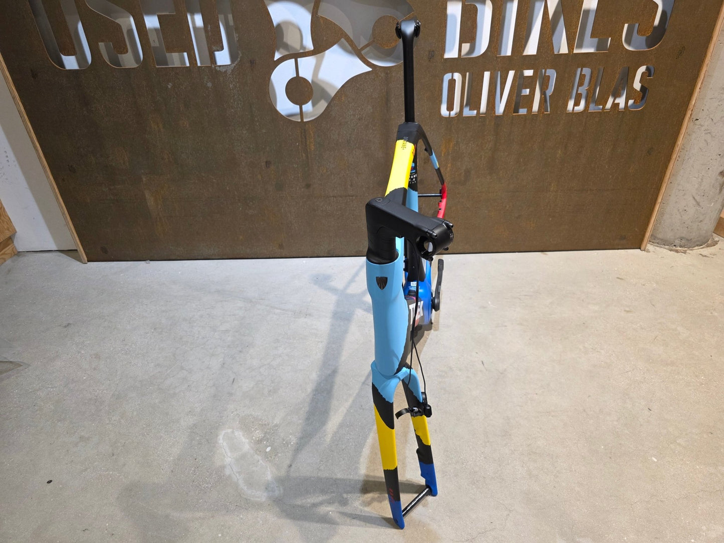 Rennradrahmen von Trek, TREK DOMANE + SLR 9 RAHMENSET / 62CM vor USEDBIKES - OB.DE Hintergrund