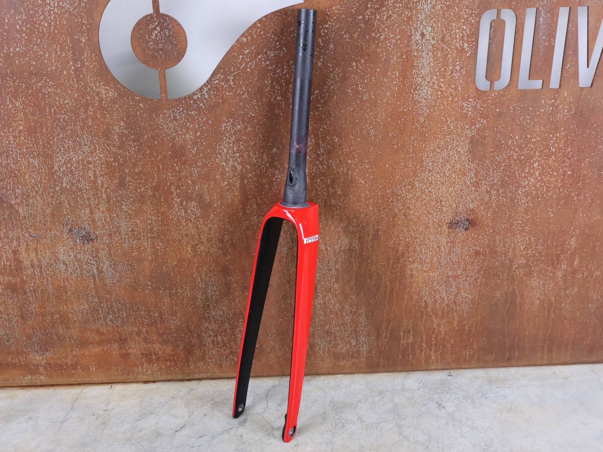 Federgabel, Gabel & Dämpfer von Trek, TREK DOMANE SLR GEN 4 700C RIGID FORK – VIPER RED GLOSS / 53MM OFFSET – LIDL - TREK PRO TEAM vor USEDBIKES - OB.DE Hintergrund