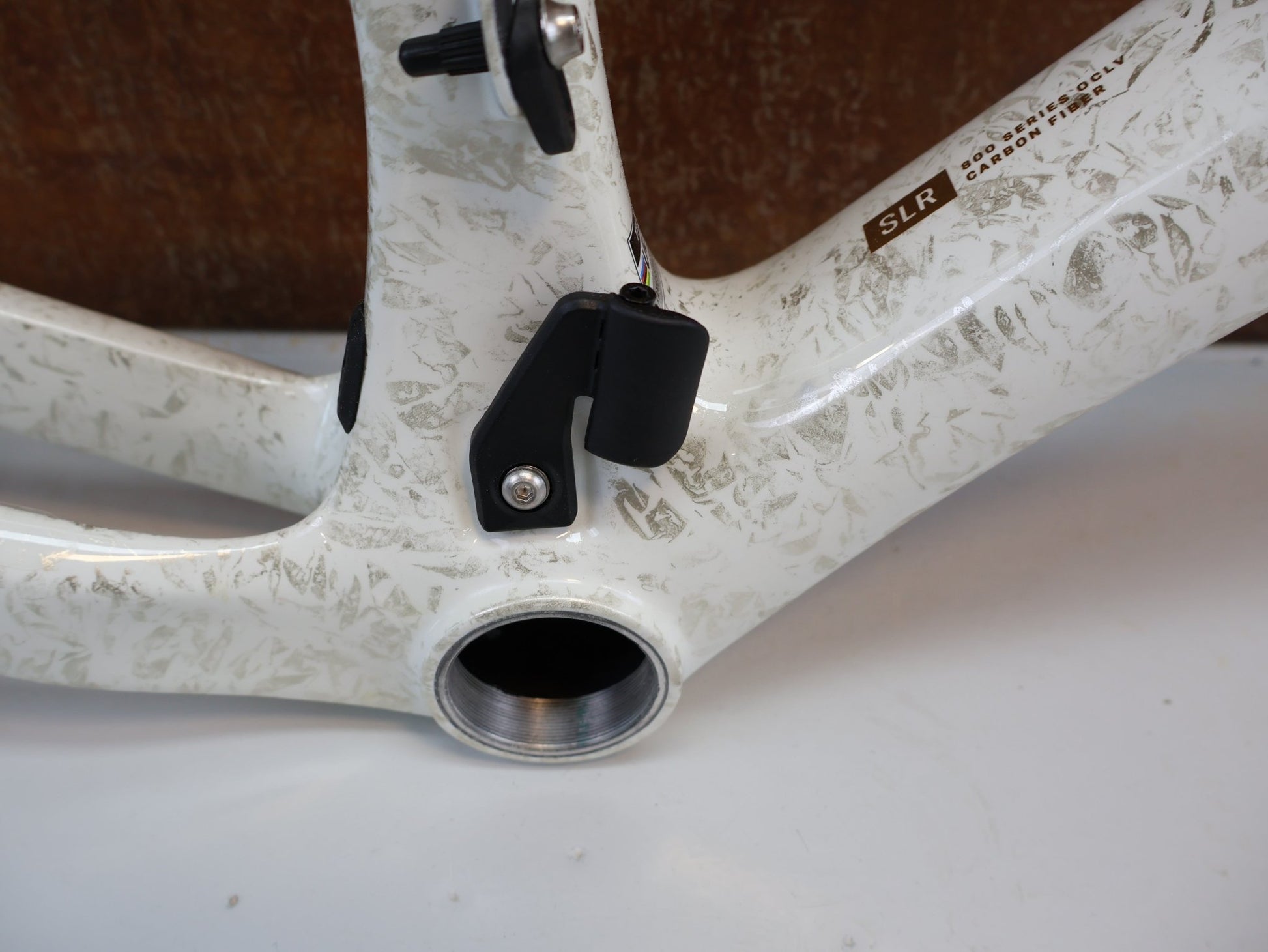 Rennradrahmen von Trek, TREK DOMANE SLR GEN 4 FRAMESET / ERA WHITE / 58 CM / 800 OCLV / 2400G vor USEDBIKES - OB.DE Hintergrund