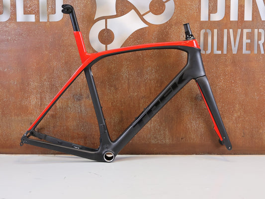 Rennradrahmen von Trek, TREK DOMANE SLR RAHMENSET 2020-21 / DISC / 58CM vor USEDBIKES-OB.DE Hintergrund