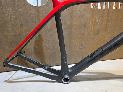 Rennradrahmen von Trek, TREK DOMANE SLR RAHMENSET 2020 - 21 / DISC / 58CM vor USEDBIKES - OB.DE Hintergrund