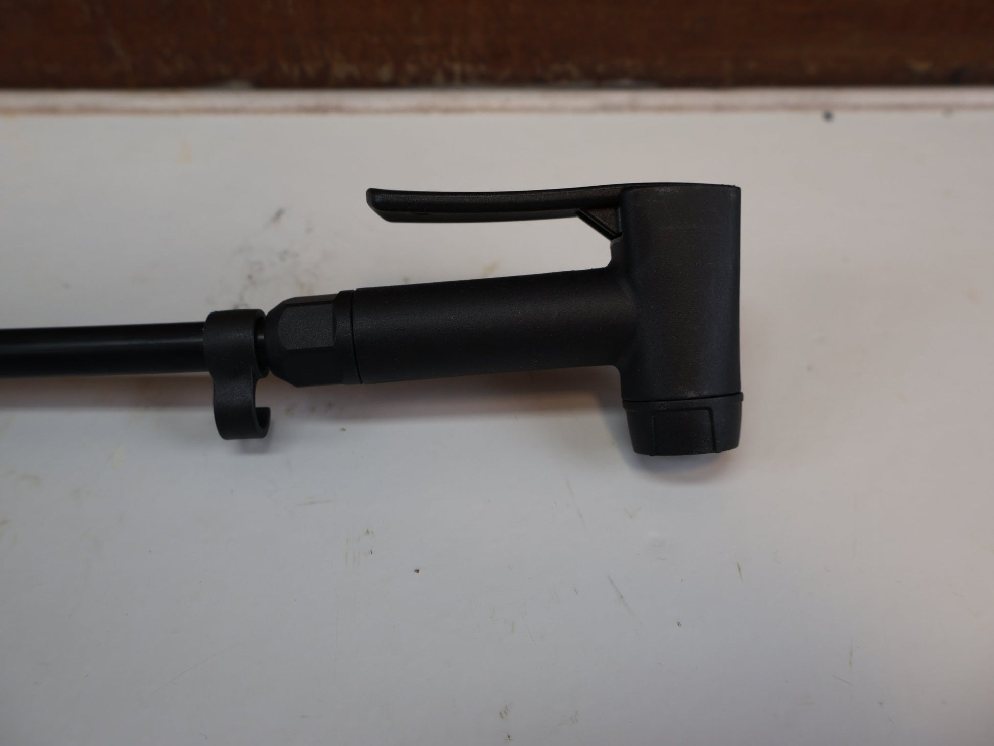Luftpumpen & Werkzeug von Bontrager, TREK DUAL CHARGER STANDPUMPE / 11 BAR 160 PSI PRESTA SCHRADER MANOMETER vor USEDBIKES-OB.DE Hintergrund