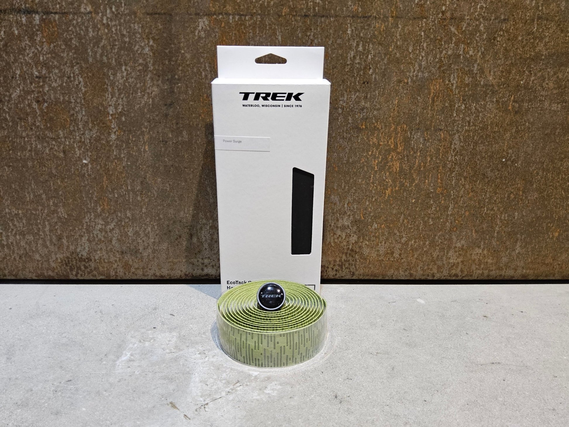 Griffe und Lenkerbänder von Trek, TREK ECOTACK LENKERBANDSET / POWER SURGE vor USEDBIKES - OB.DE Hintergrund