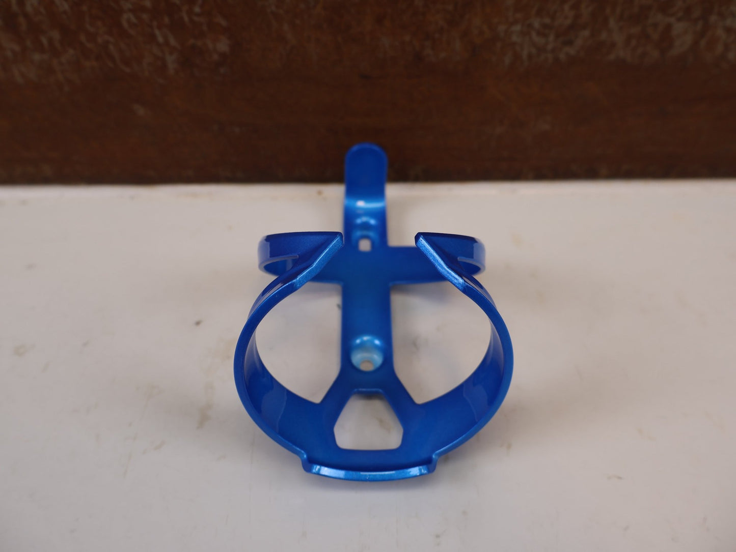 Trinkflaschen und Halter von Trek, TREK ELITE CAGE RECYCLED FLASCHENHALTER ALPINE BLUE vor USEDBIKES-OB.DE Hintergrund