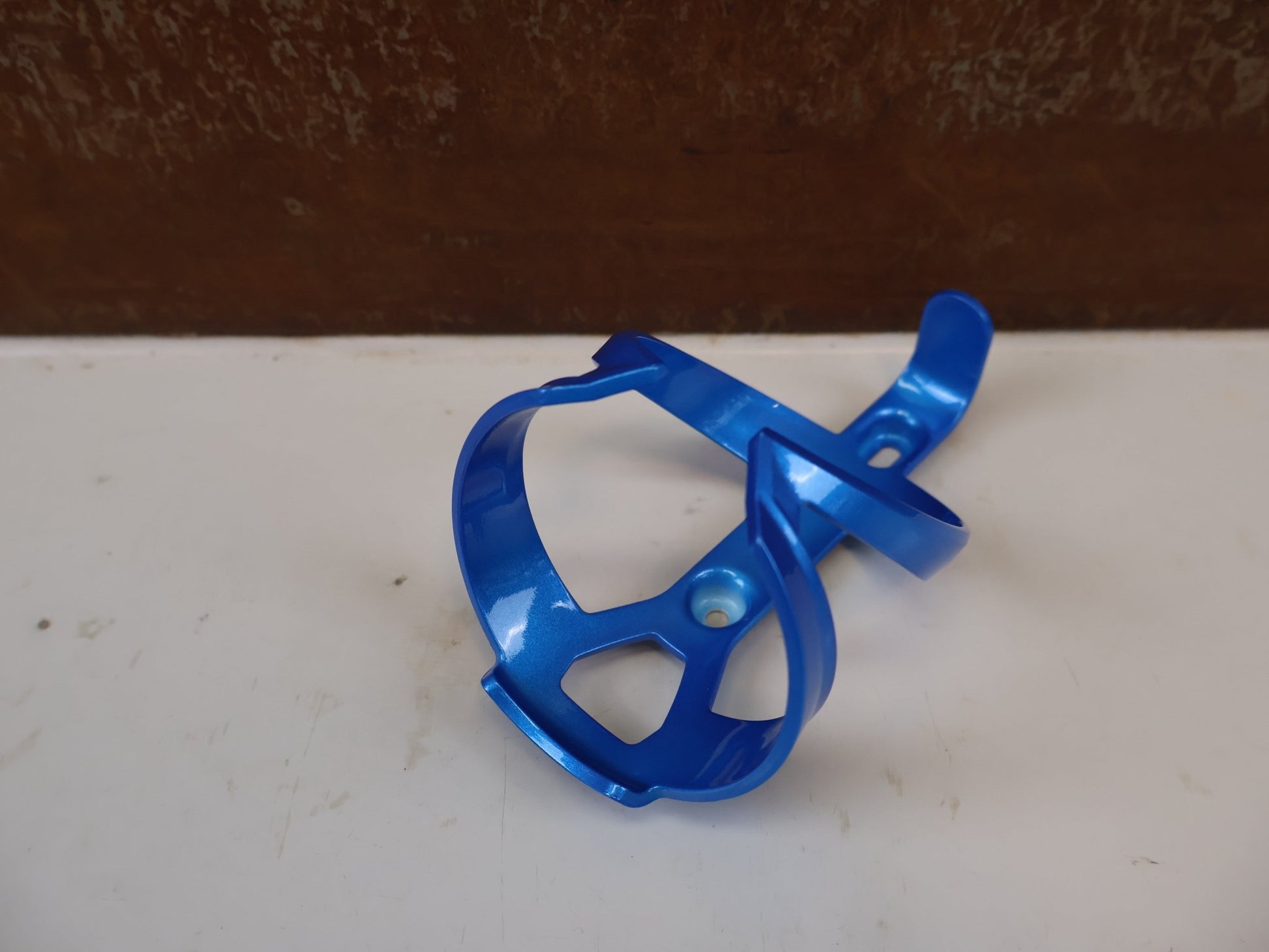 Trinkflaschen und Halter von Trek, TREK ELITE CAGE RECYCLED FLASCHENHALTER ALPINE BLUE vor USEDBIKES-OB.DE Hintergrund
