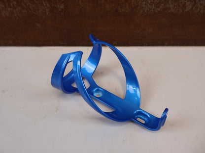 Trinkflaschen und Halter von Trek, TREK ELITE CAGE RECYCLED FLASCHENHALTER ALPINE BLUE vor USEDBIKES-OB.DE Hintergrund