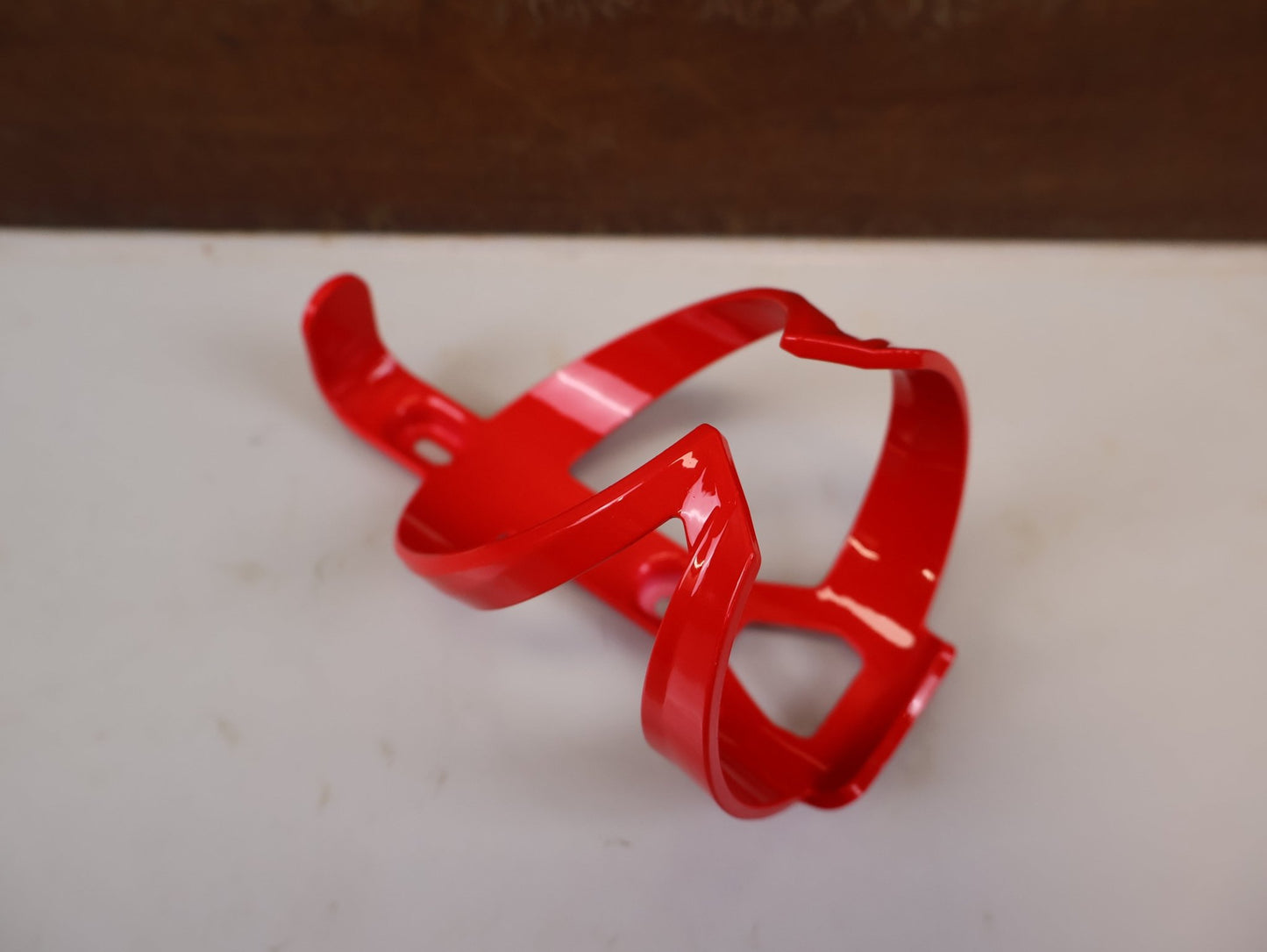 Trinkflaschen und Halter von Trek, TREK ELITE CAGE RECYCLED FLASCHENHALTER RADIOACTIVE RED vor USEDBIKES-OB.DE Hintergrund