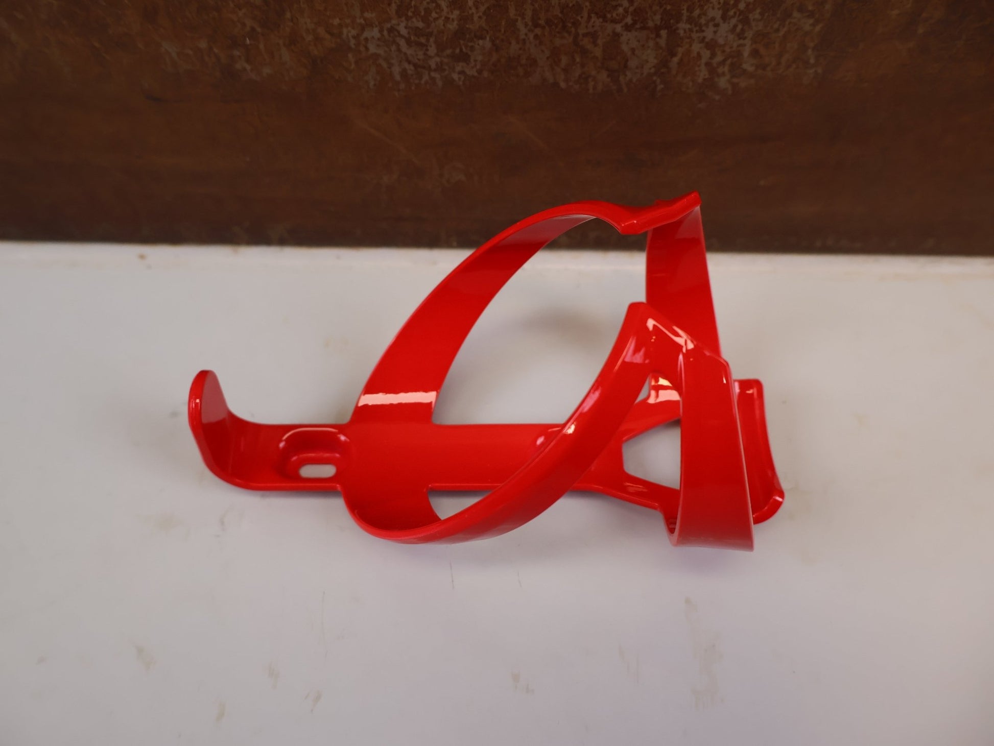 Trinkflaschen und Halter von Trek, TREK ELITE CAGE RECYCLED FLASCHENHALTER RADIOACTIVE RED vor USEDBIKES-OB.DE Hintergrund
