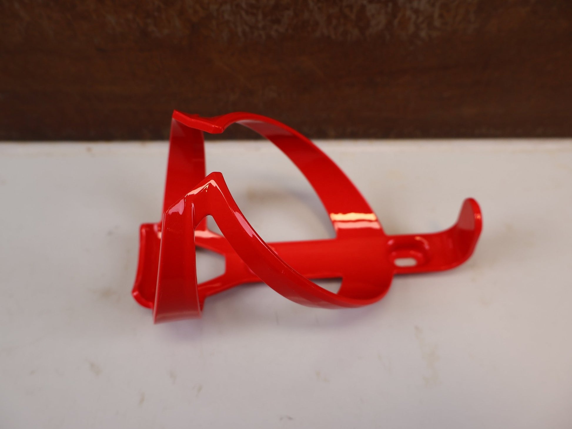Trinkflaschen und Halter von Trek, TREK ELITE CAGE RECYCLED FLASCHENHALTER RADIOACTIVE RED vor USEDBIKES-OB.DE Hintergrund