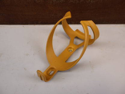 Trinkflaschen und Halter von Trek, TREK ELITE RECYCLED FLASCHENHALTER BAJA YELLOW MATT / GEBRAUCHT vor USEDBIKES-OB.DE Hintergrund