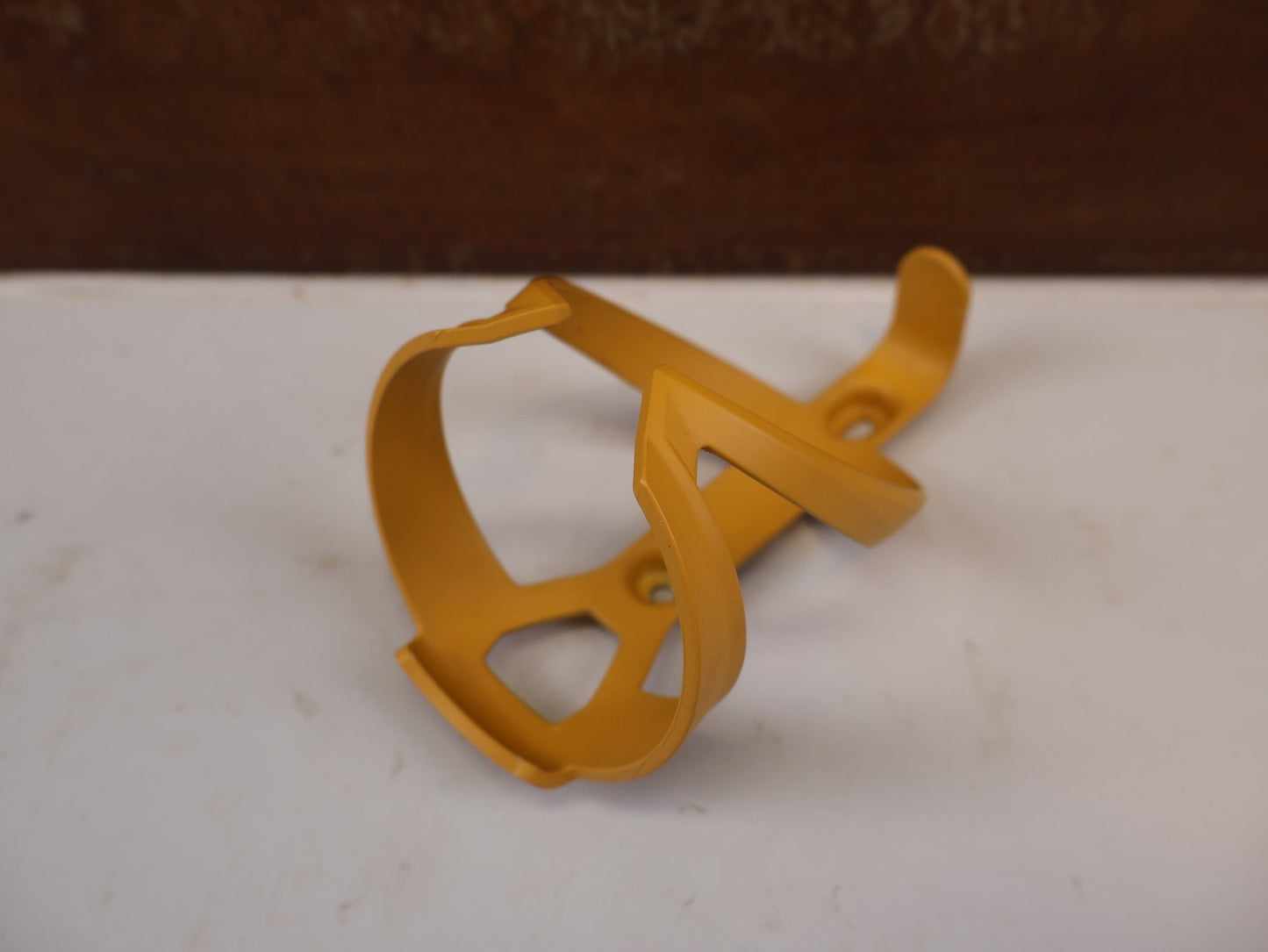 Trinkflaschen und Halter von Trek, TREK ELITE RECYCLED FLASCHENHALTER BAJA YELLOW MATT / GEBRAUCHT vor USEDBIKES-OB.DE Hintergrund