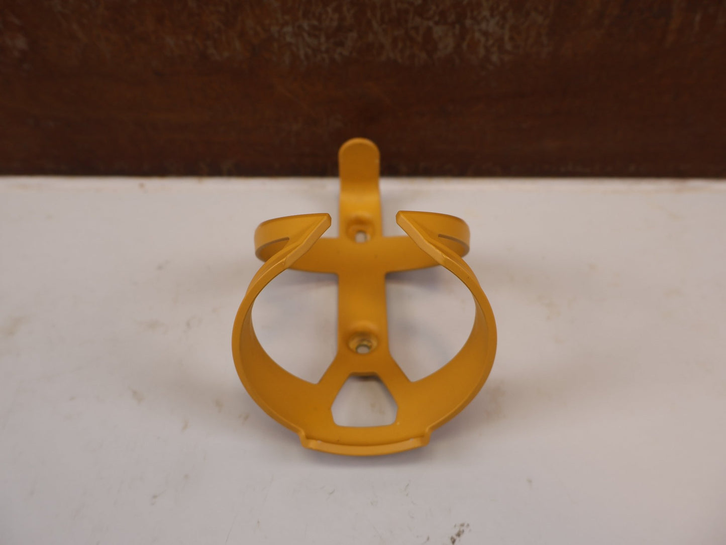 Trinkflaschen und Halter von Trek, TREK ELITE RECYCLED FLASCHENHALTER BAJA YELLOW MATT / GEBRAUCHT vor USEDBIKES-OB.DE Hintergrund