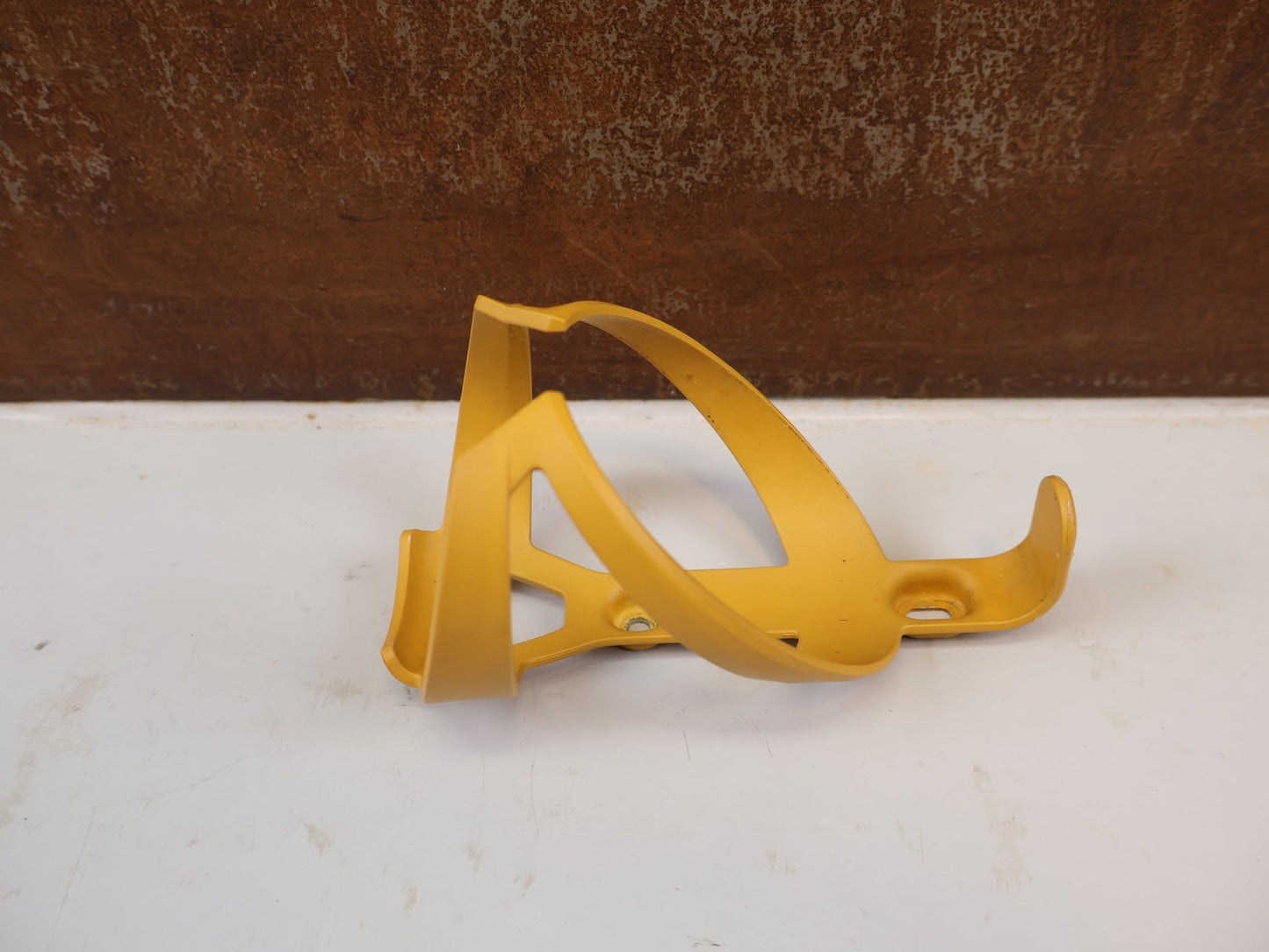 Trinkflaschen und Halter von Trek, TREK ELITE RECYCLED FLASCHENHALTER BAJA YELLOW MATT / GEBRAUCHT vor USEDBIKES-OB.DE Hintergrund